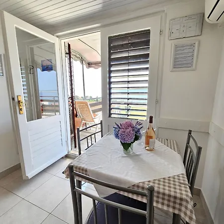 아파트 App Marinna Mit Terrasse By Interhome 크리크베니카